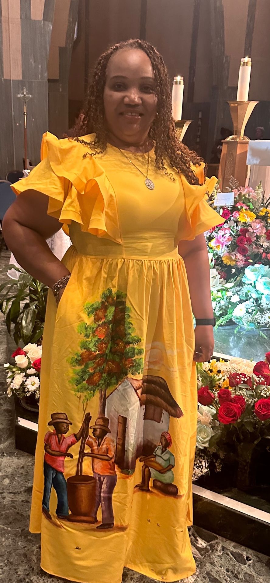 Katie portant sa robe peinte à la main Zinice Créations