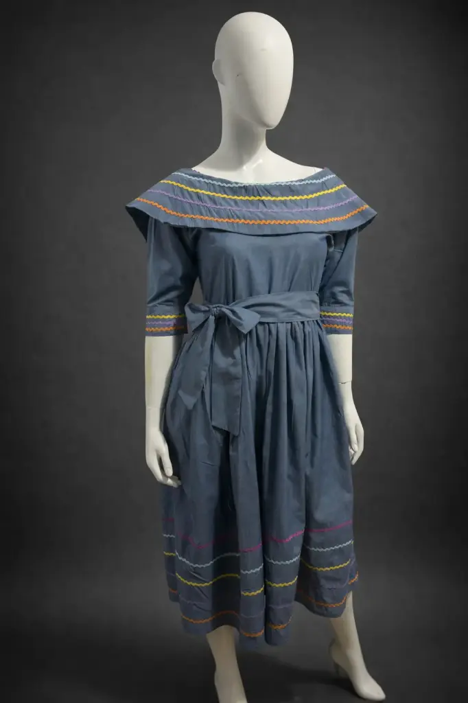 Robe traditionnelle karabela. Une robe, deux styles (S)
